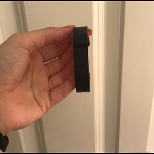 Fit flex ,with all bands pictured and two chargers